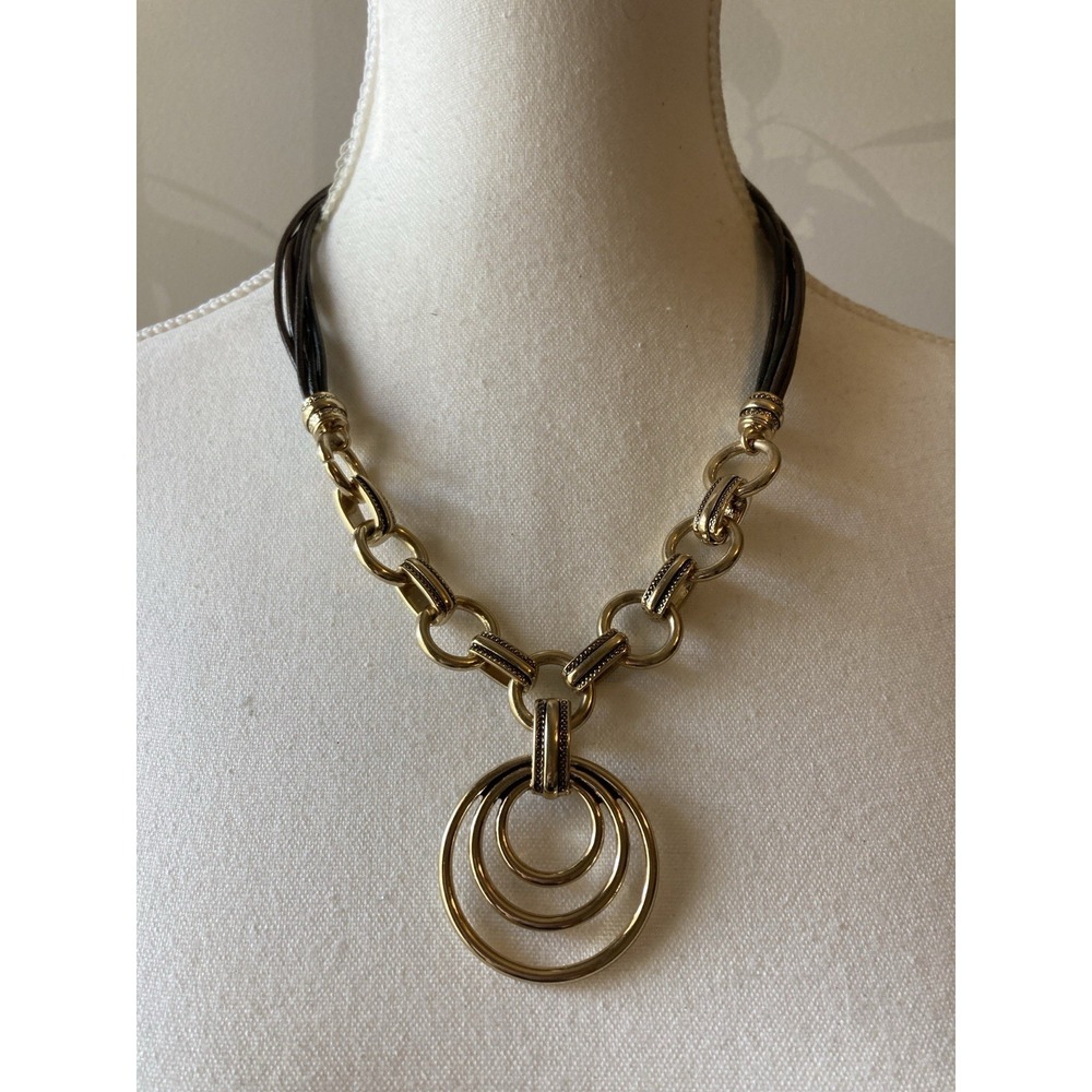 Juicy Couture‎ Necklace In Brown Leather & Gold Tone Circular Modern Pendant